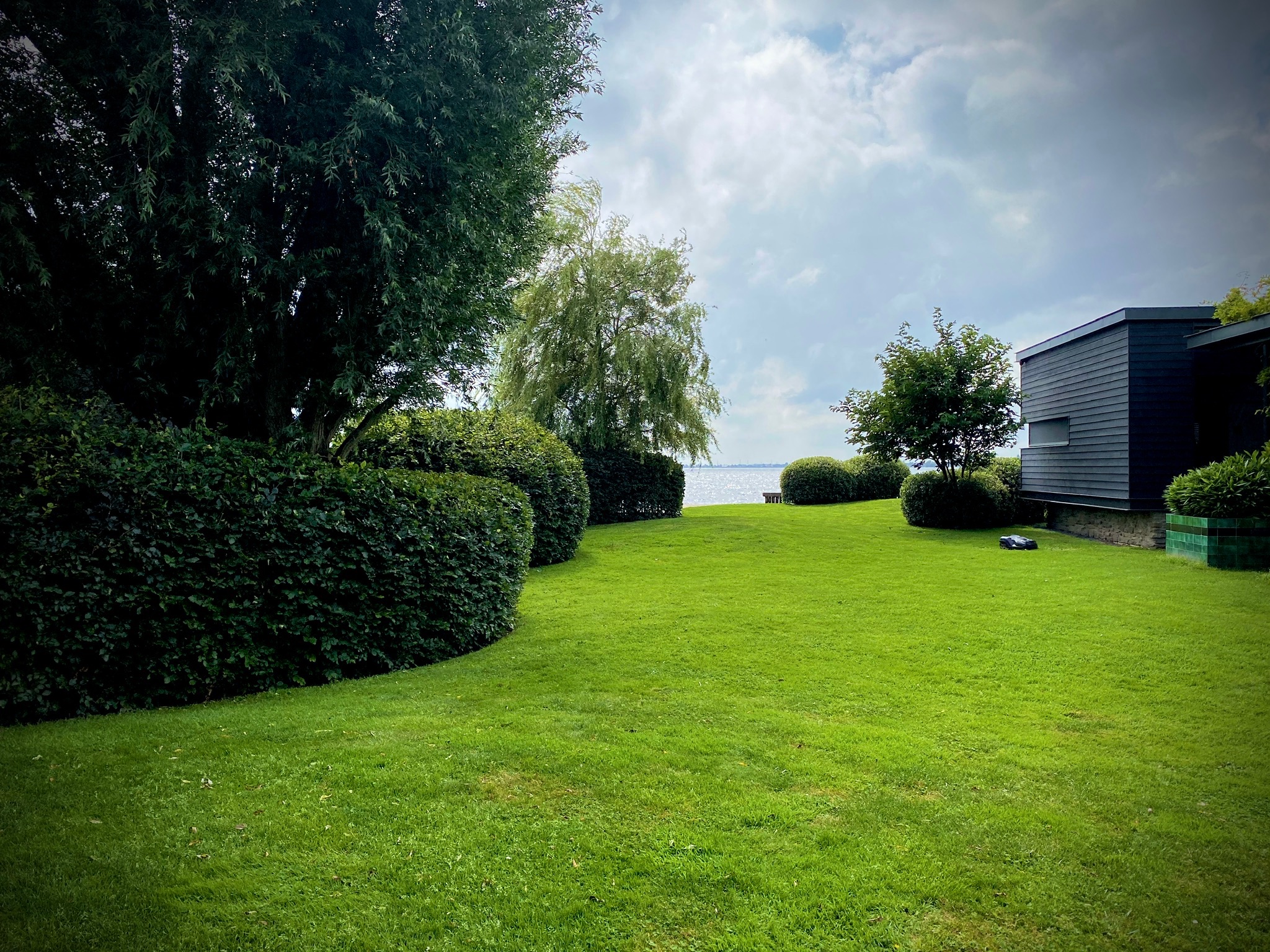 Tuin gemaakt door Herweijer Hoveniers op de Herenweg