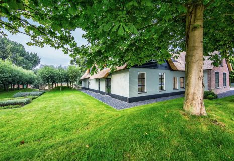 Tuin Vriezekoop achter